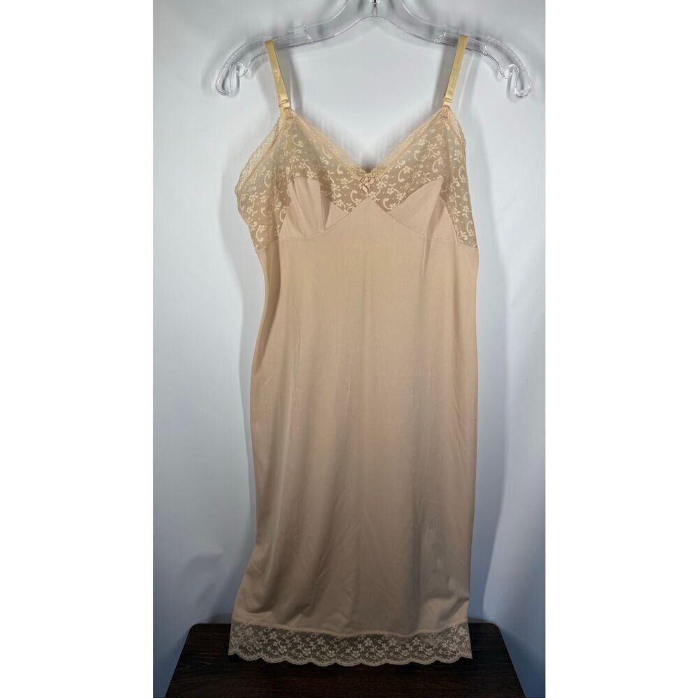 Vintage USA Vassarette full length tan slip size 34 Large